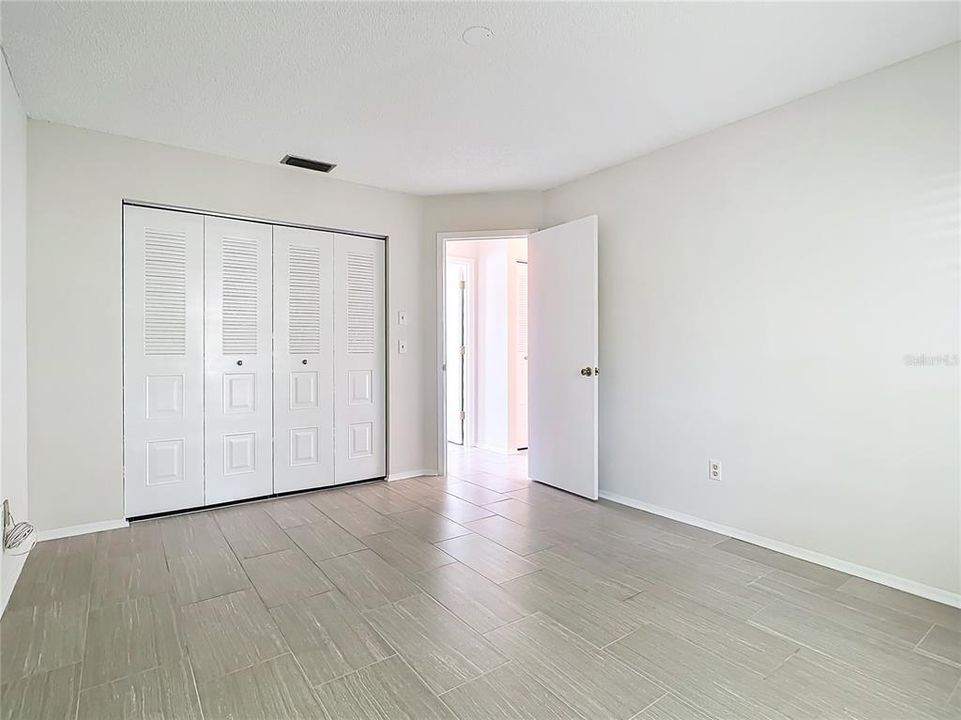 Active With Contract: $236,000 (2 beds, 1 baths, 838 Square Feet)