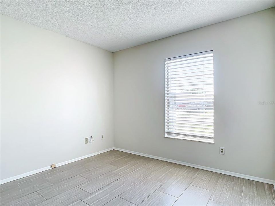 Active With Contract: $236,000 (2 beds, 1 baths, 838 Square Feet)