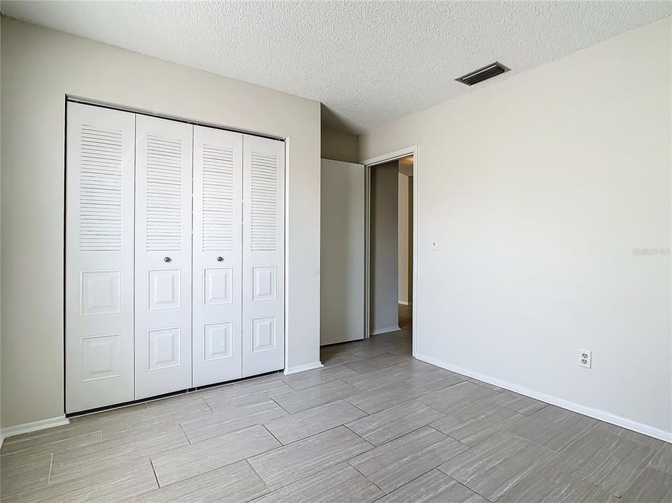 Active With Contract: $236,000 (2 beds, 1 baths, 838 Square Feet)