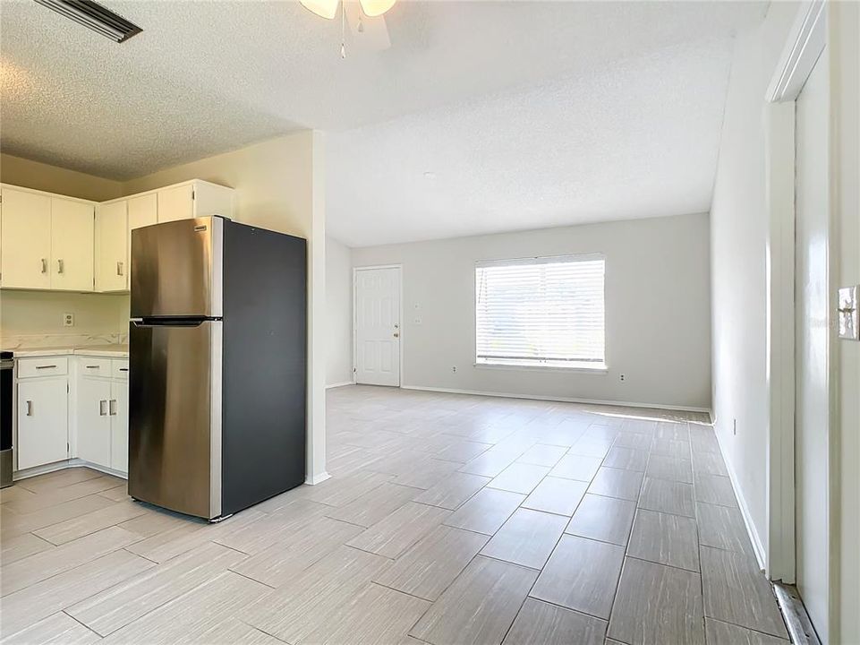 Active With Contract: $236,000 (2 beds, 1 baths, 838 Square Feet)