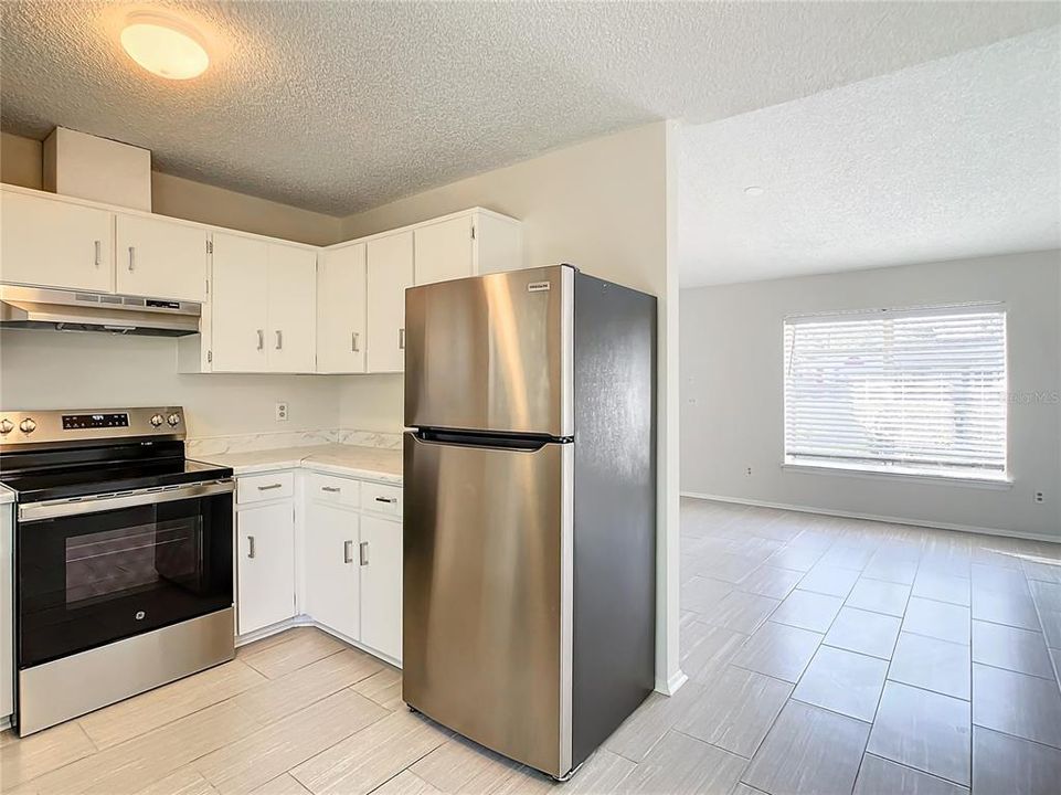 Active With Contract: $236,000 (2 beds, 1 baths, 838 Square Feet)