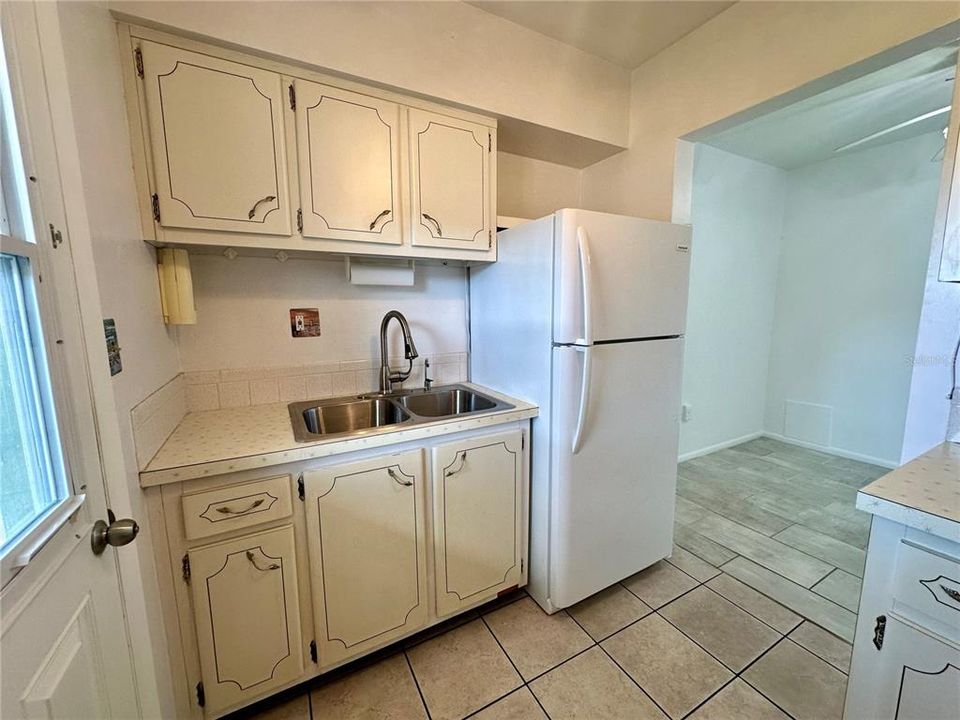 For Sale: $104,900 (2 beds, 1 baths, 840 Square Feet)