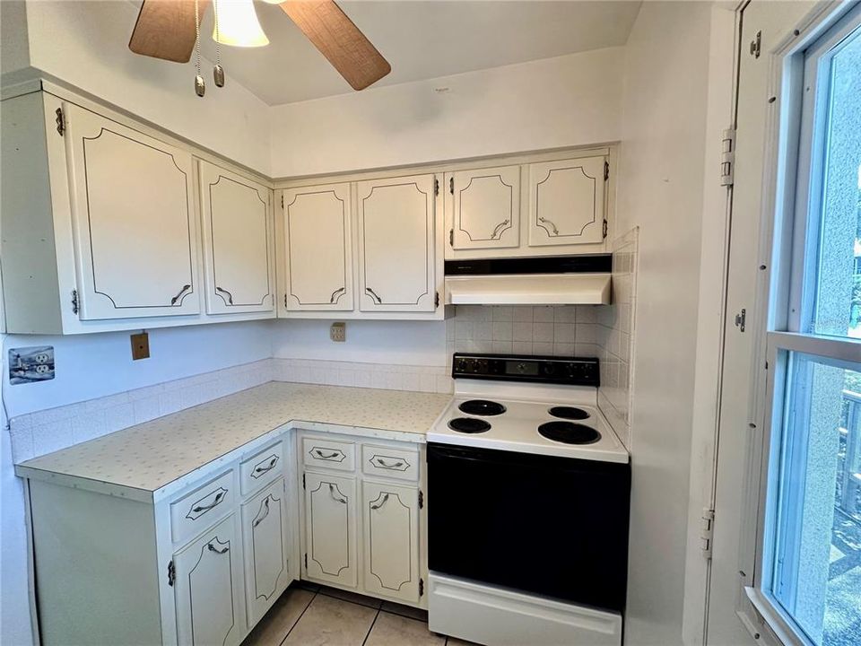 For Sale: $104,900 (2 beds, 1 baths, 840 Square Feet)