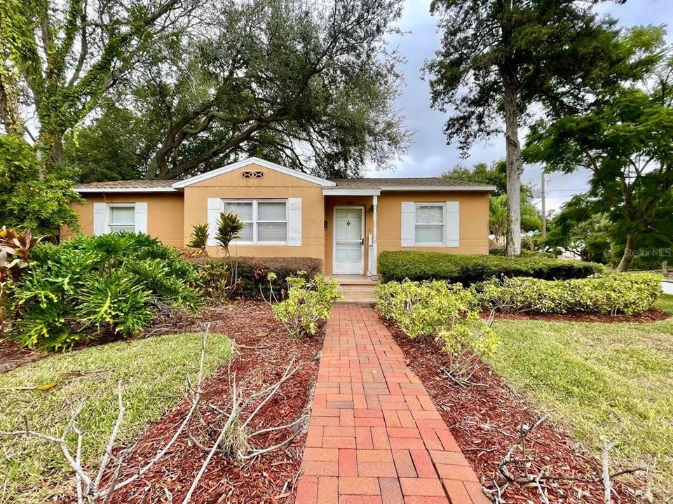 Recently Rented: $3,300 (4 beds, 2 baths, 1625 Square Feet)