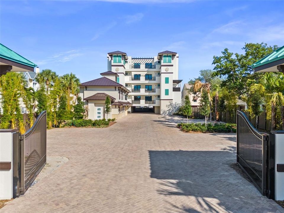 To the left is the common area club room on the second floor. Plus a fitness center. On the first floor with house the 7x7 air-conditioned storage rooms.