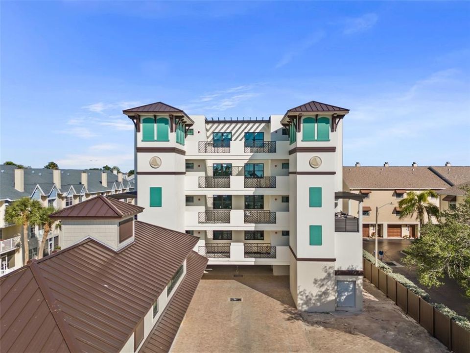 Active With Contract: $2,650,000 (4 beds, 3 baths, 3126 Square Feet)