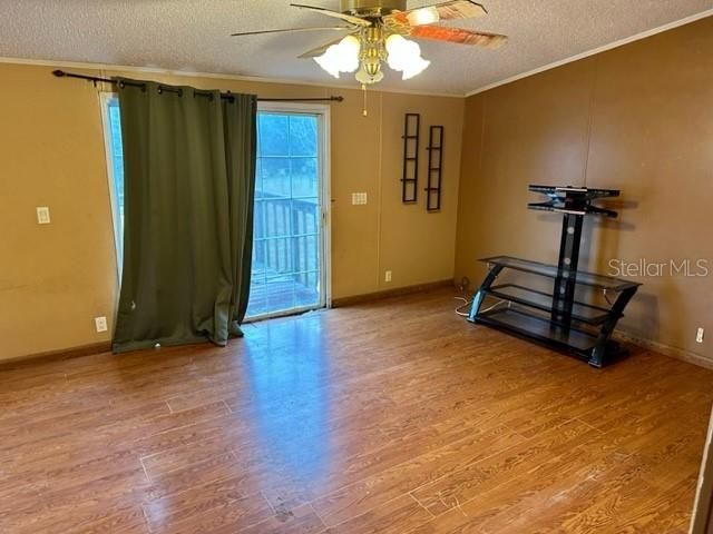 Recently Sold: $139,000 (3 beds, 2 baths, 1728 Square Feet)