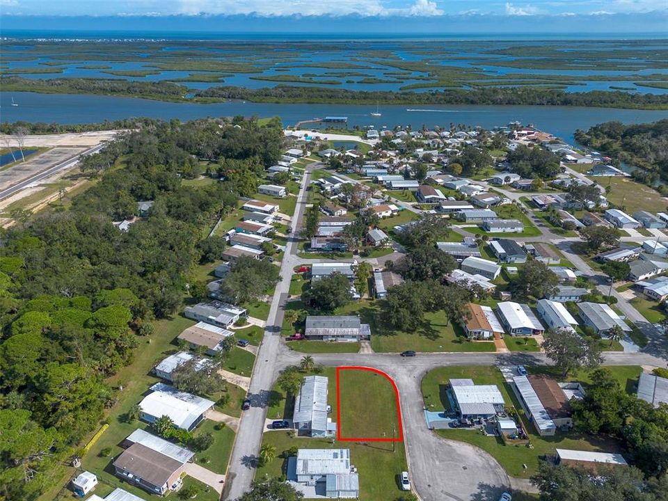 На продажу: $89,900 (0.11 acres)