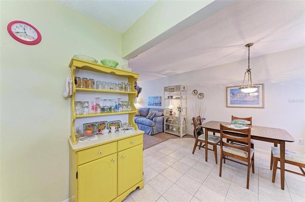 For Sale: $399,000 (2 beds, 1 baths, 794 Square Feet)
