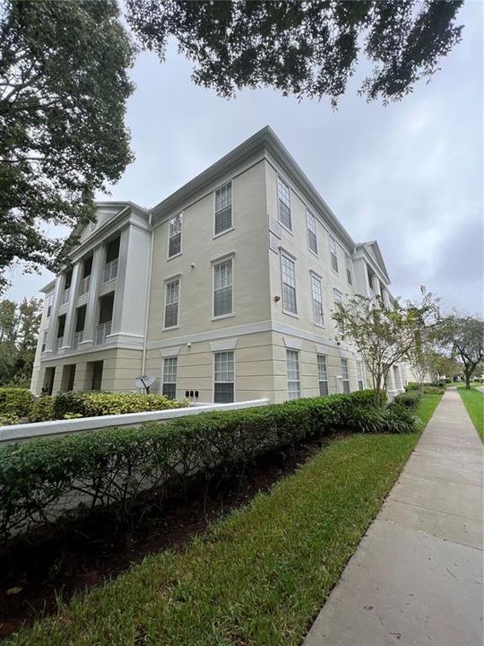 Recently Rented: $2,490 (2 beds, 2 baths, 1122 Square Feet)