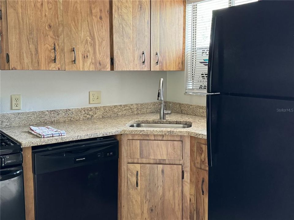 Kitchen with Appliances and Granite