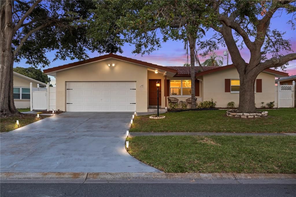 Recently Sold: $564,900 (4 beds, 2 baths, 1824 Square Feet)