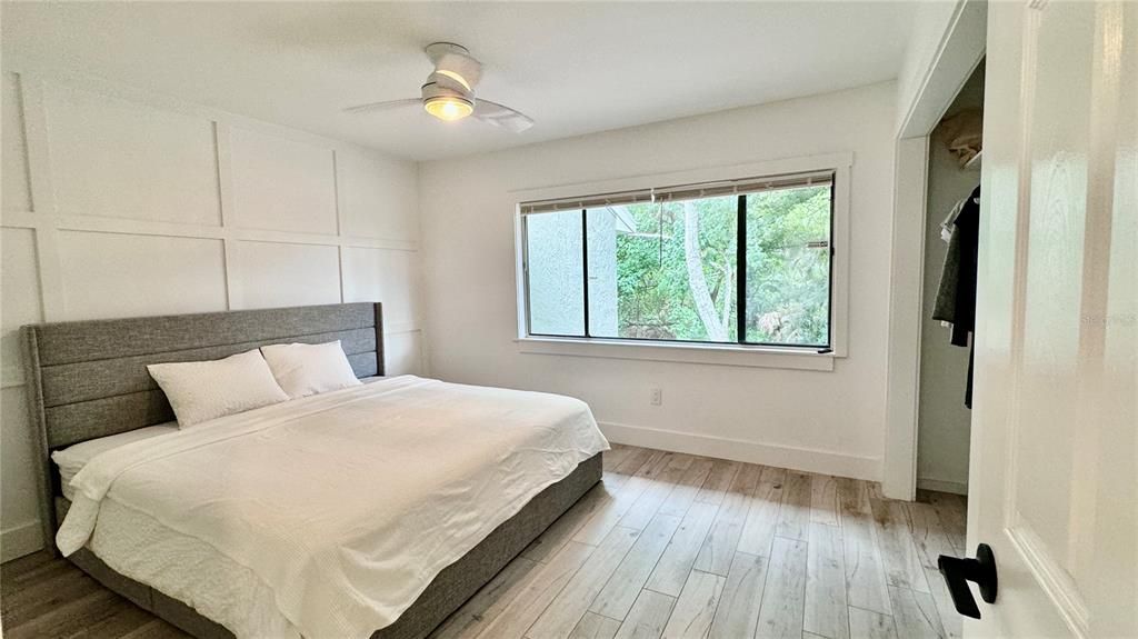 Active With Contract: $194,500 (2 beds, 1 baths, 999 Square Feet)