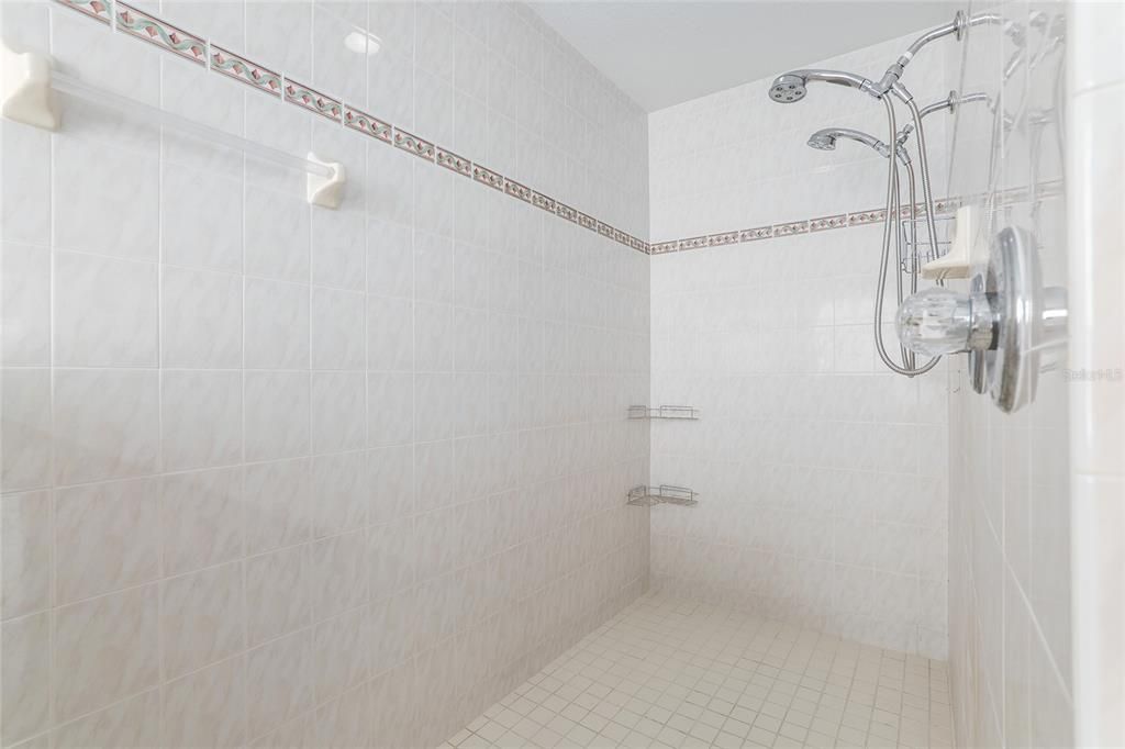 最近售出: $475,000 (4 贝兹, 3 浴室, 2452 平方英尺)