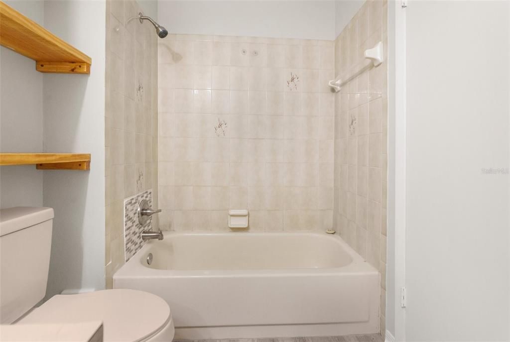 For Sale: $195,000 (2 beds, 2 baths, 1032 Square Feet)