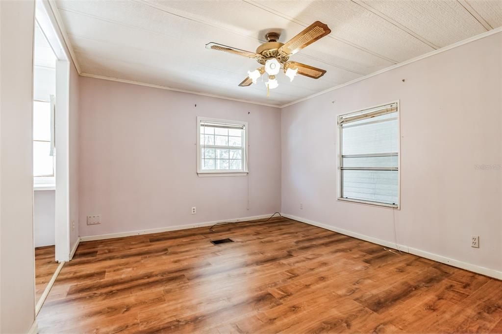 For Sale: $119,000 (2 beds, 2 baths, 1056 Square Feet)