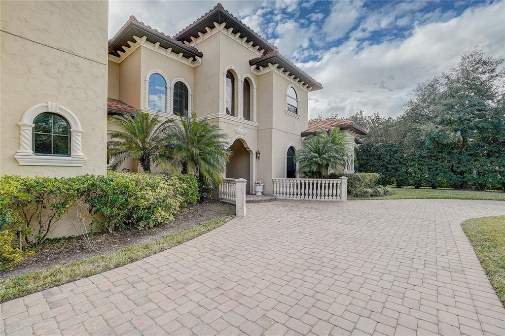 For Sale: $3,900,000 (6 beds, 7 baths, 6873 Square Feet)
