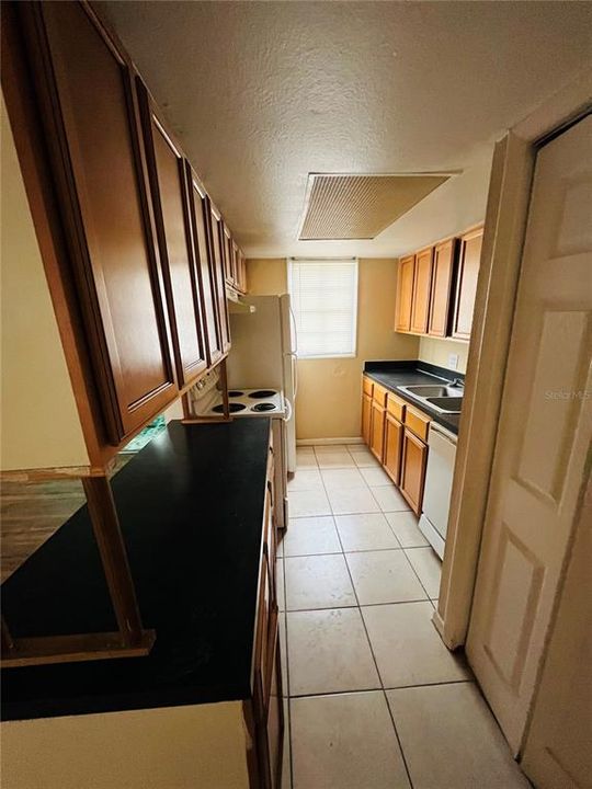 For Rent: $1,900 (3 beds, 2 baths, 1338 Square Feet)