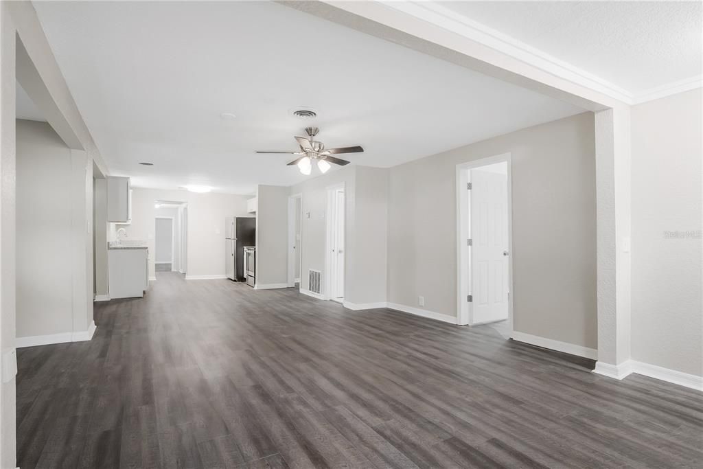 For Rent: $1,650 (5 beds, 2 baths, 1804 Square Feet)