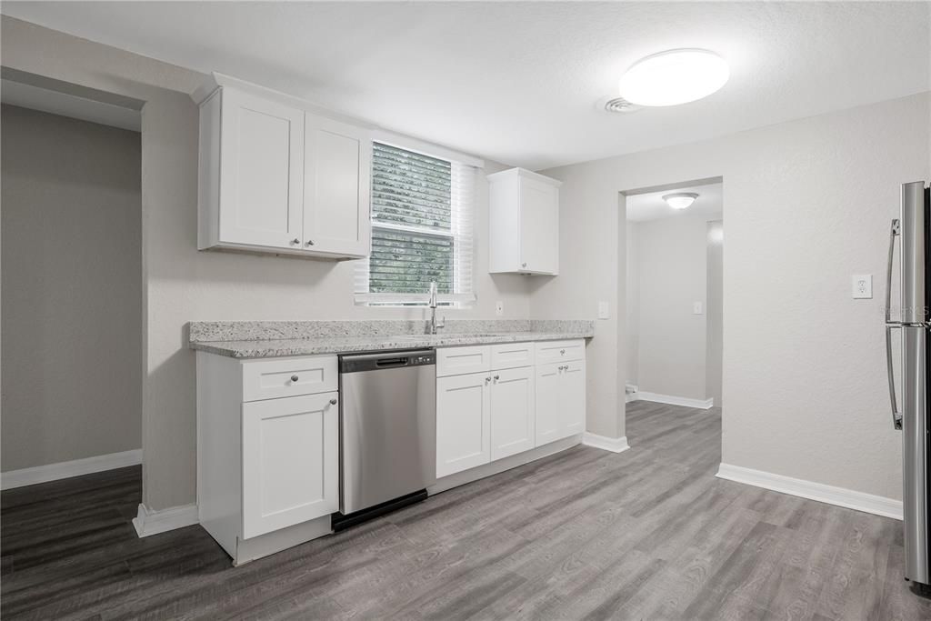 For Rent: $1,650 (5 beds, 2 baths, 1804 Square Feet)