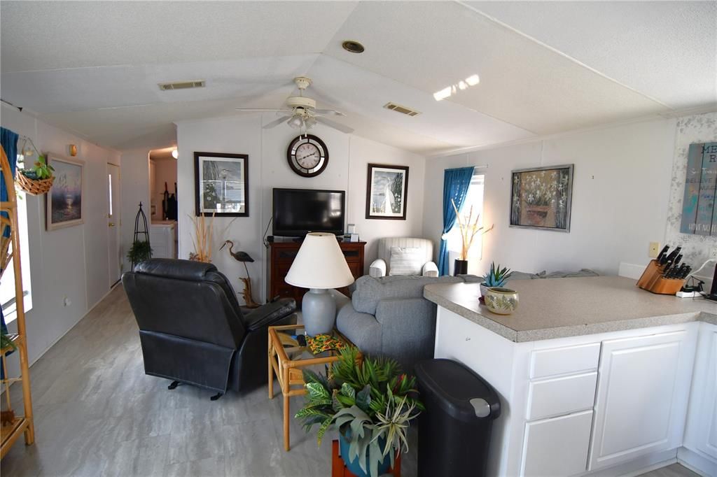 For Sale: $146,000 (2 beds, 2 baths, 832 Square Feet)