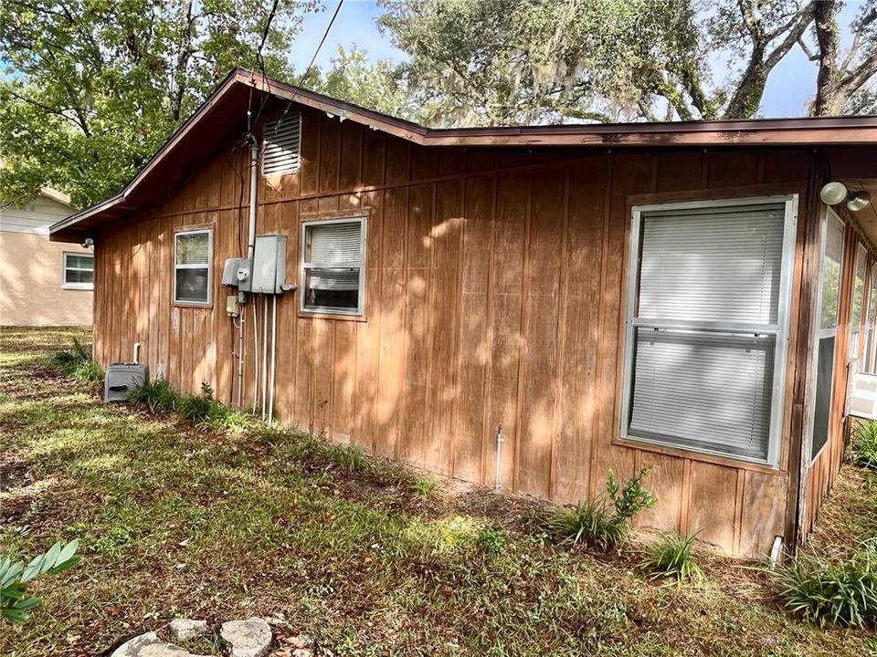 Recently Sold: $139,900 (2 beds, 1 baths, 720 Square Feet)