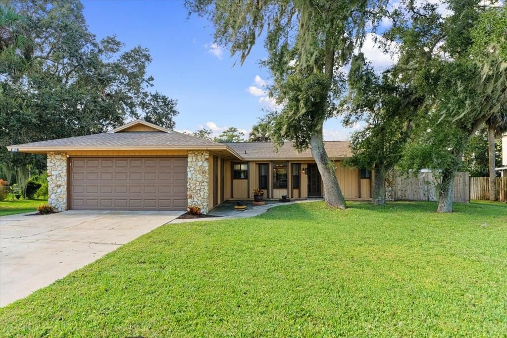 Recently Sold: $269,900 (2 beds, 2 baths, 1327 Square Feet)