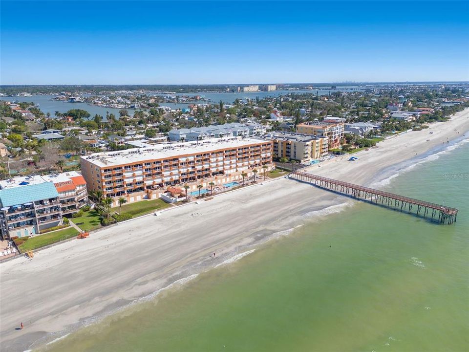 Recently Sold: $1,750,000 (3 beds, 3 baths, 2410 Square Feet)