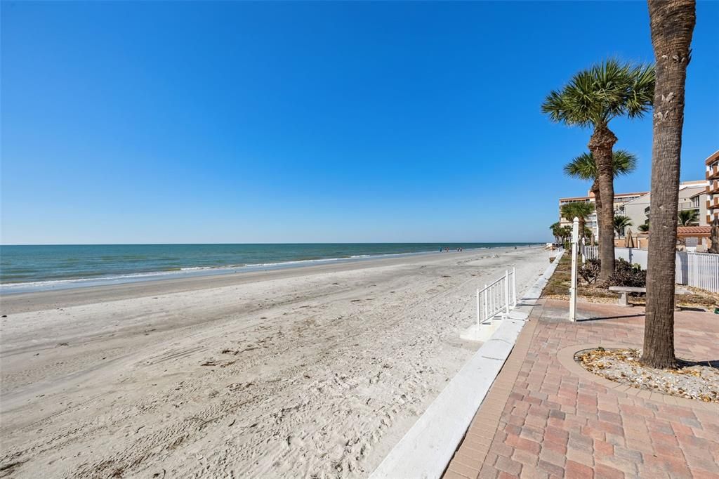 Recently Sold: $1,750,000 (3 beds, 3 baths, 2410 Square Feet)