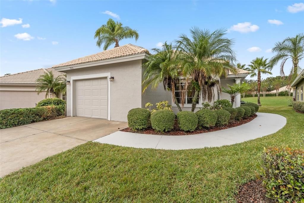 EXTERIOR FRONT, Street view!