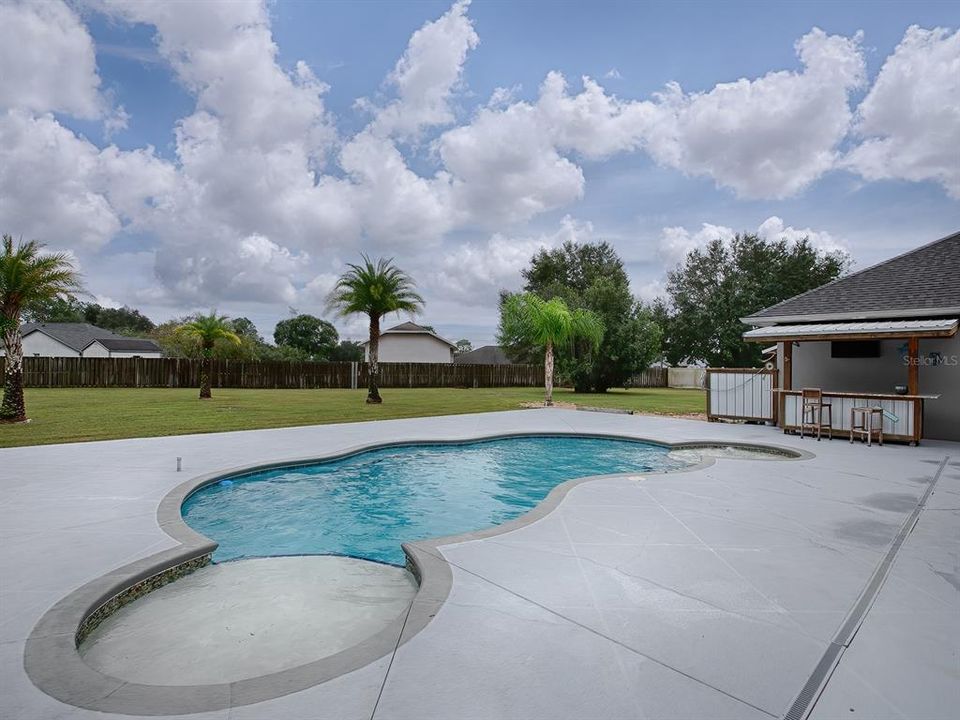Recently Sold: $500,000 (4 beds, 2 baths, 2514 Square Feet)