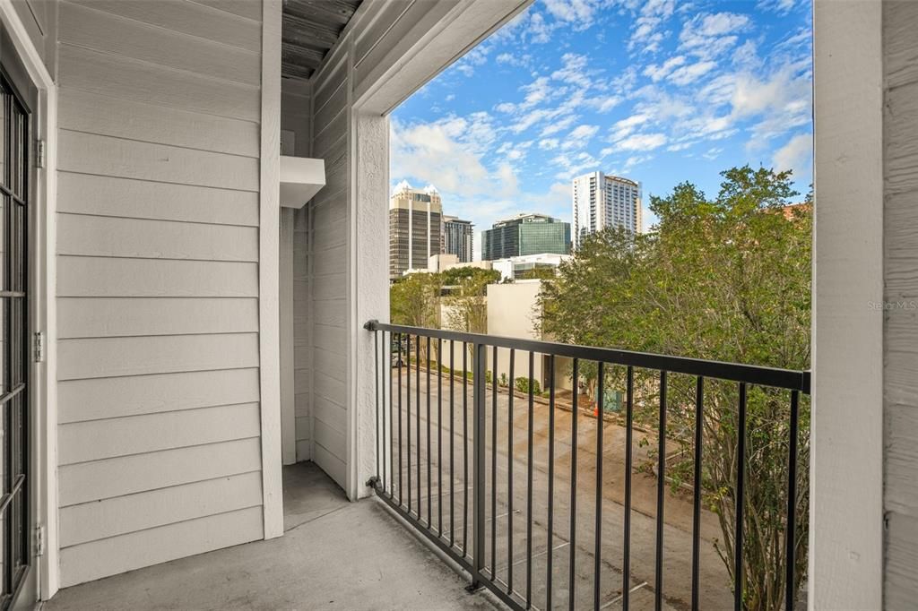 Active With Contract: $189,990 (1 beds, 1 baths, 685 Square Feet)