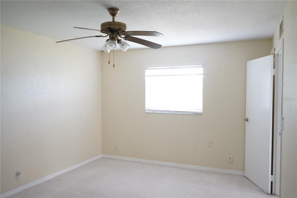 Active With Contract: $105,000 (1 beds, 1 baths, 800 Square Feet)
