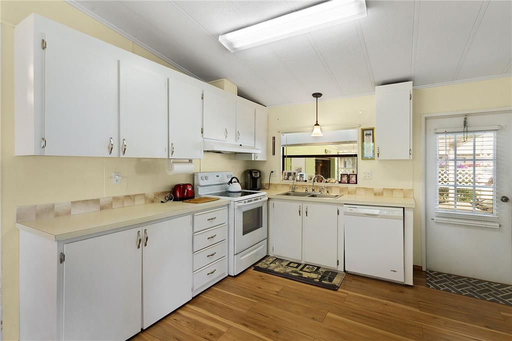 For Sale: $169,900 (2 beds, 2 baths, 1248 Square Feet)