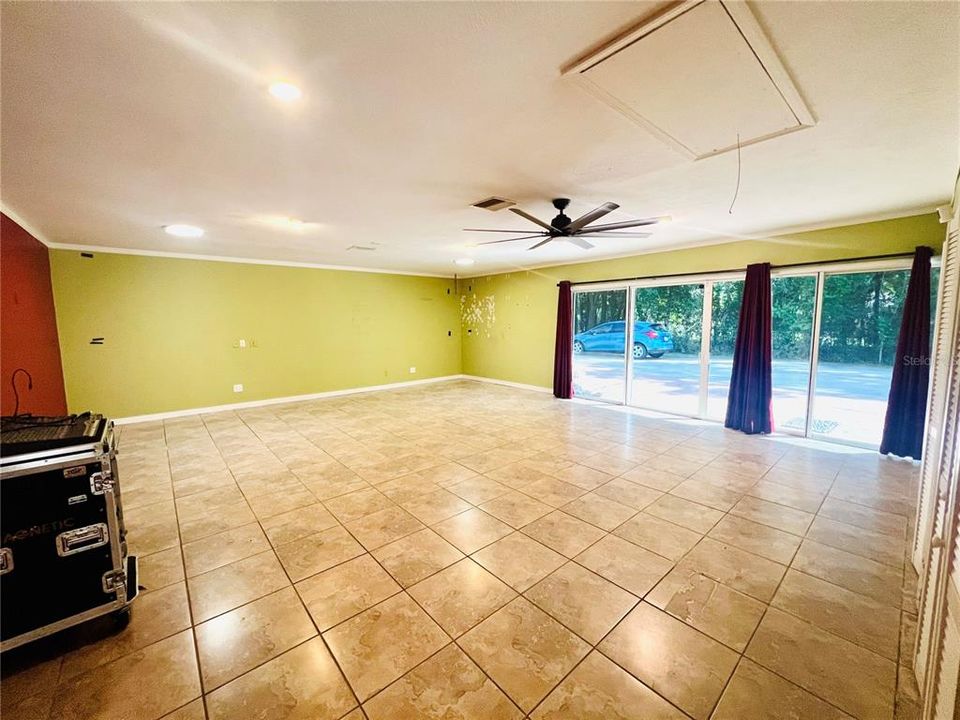 Activo con contrato: $325,000 (2 camas, 2 baños, 1552 Pies cuadrados)