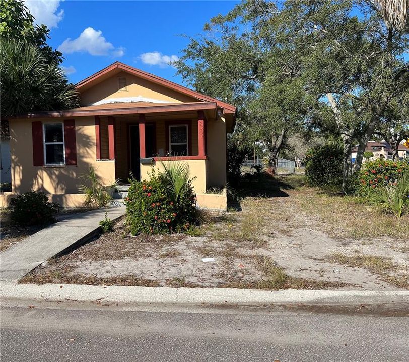 Recently Sold: $222,000 (2 beds, 1 baths, 858 Square Feet)