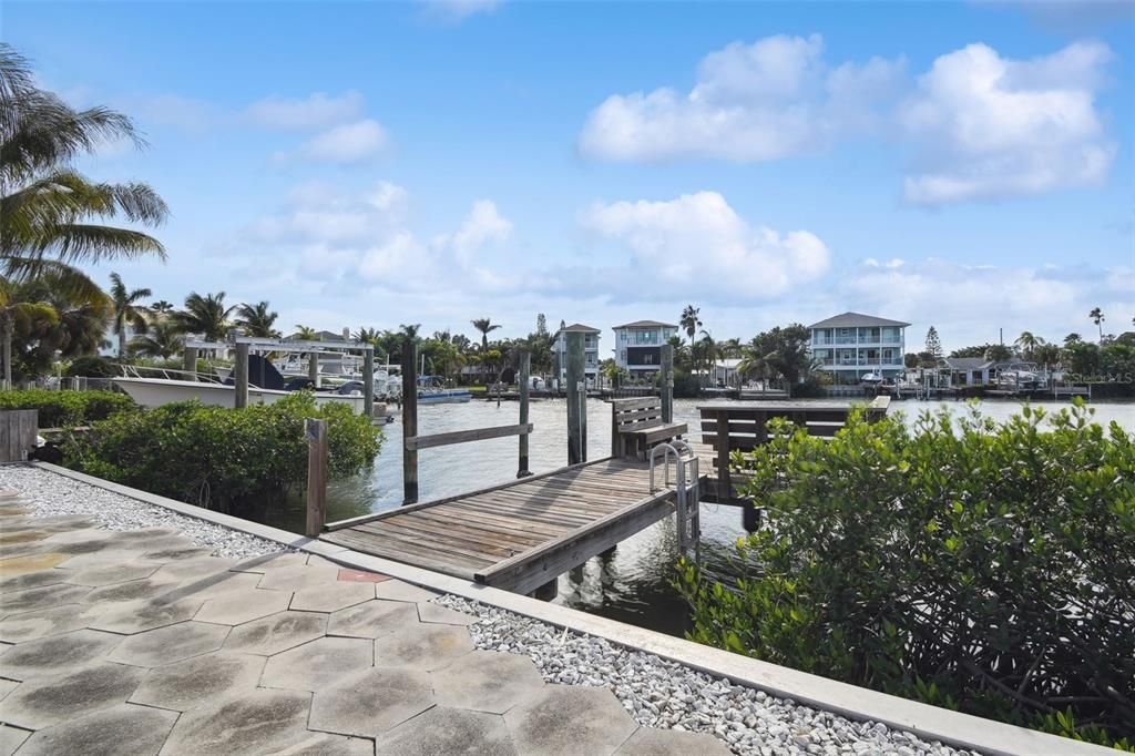 For Sale: $879,999 (2 beds, 1 baths, 816 Square Feet)