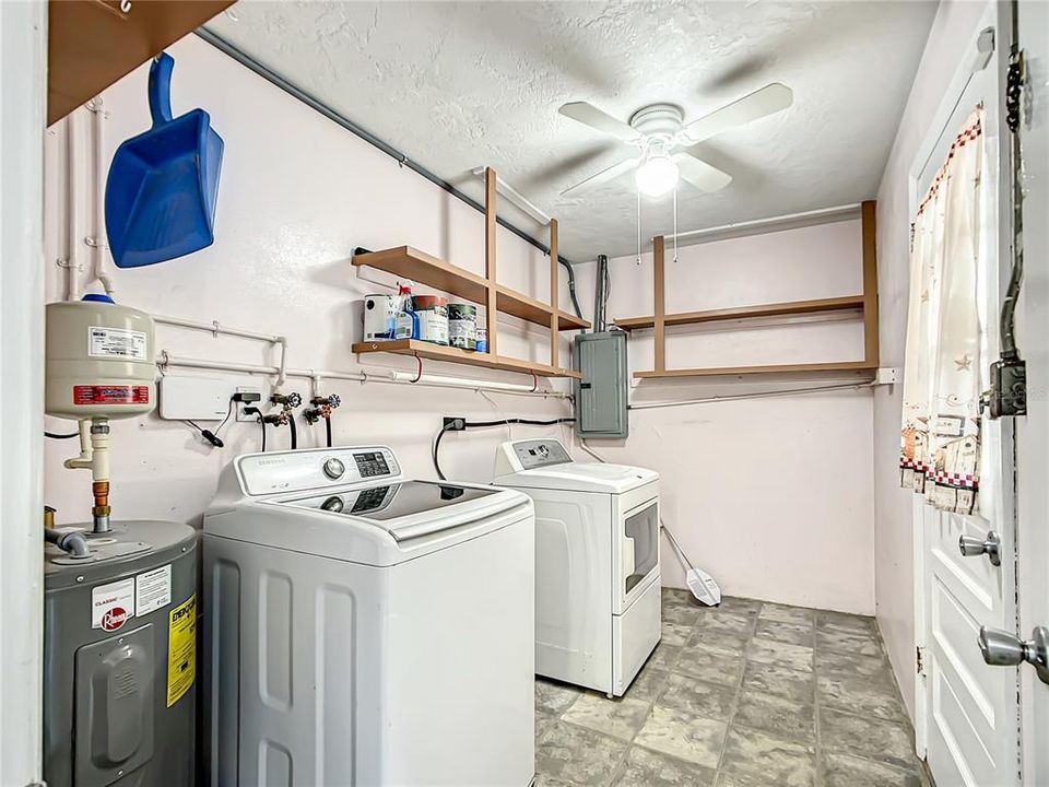 Active With Contract: $147,500 (2 beds, 1 baths, 1040 Square Feet)