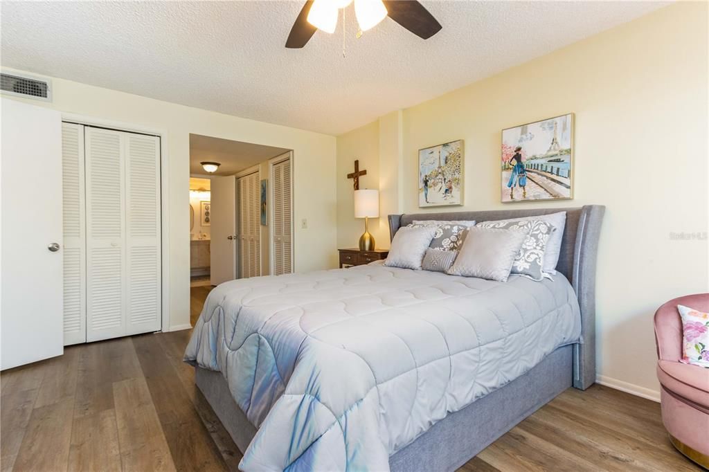 For Sale: $349,000 (2 beds, 2 baths, 1470 Square Feet)