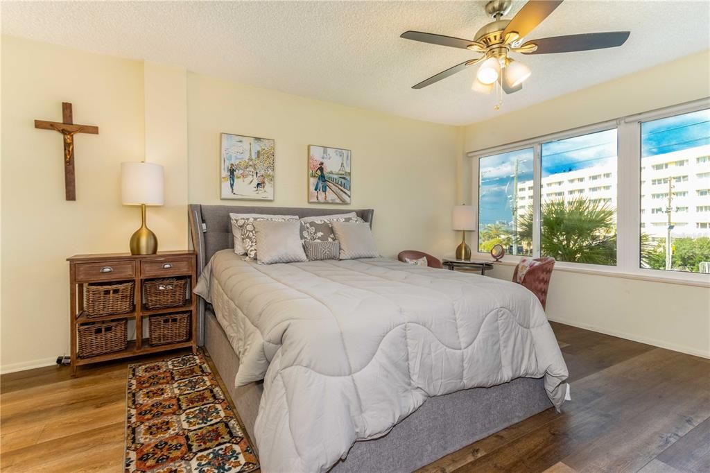 For Sale: $355,000 (2 beds, 2 baths, 1470 Square Feet)