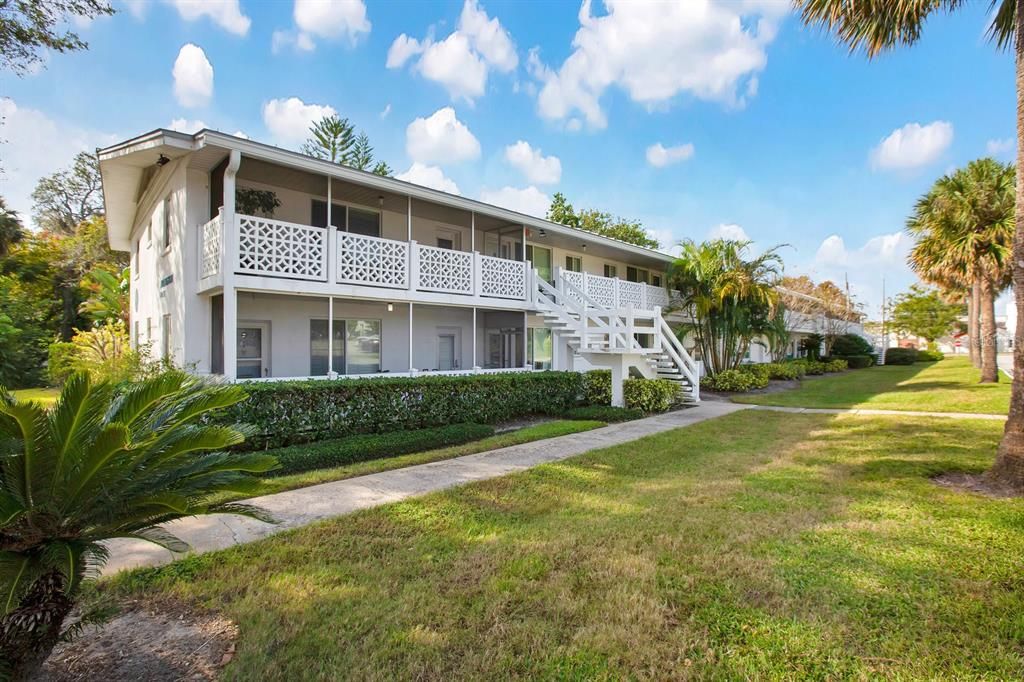 Recently Sold: $235,000 (2 beds, 1 baths, 816 Square Feet)