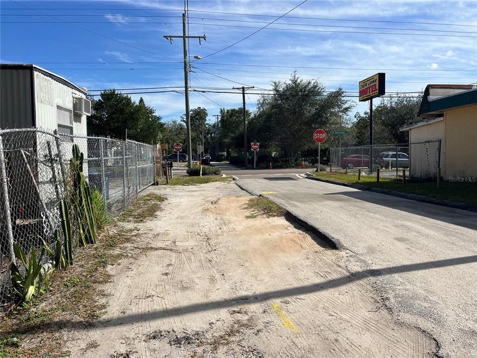 Side street of Diana towards Nebraska