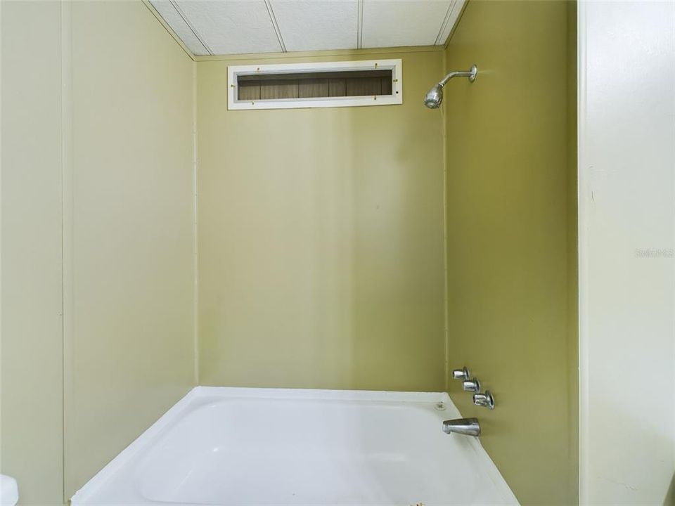 For Rent: $1,300 (2 beds, 2 baths, 969 Square Feet)