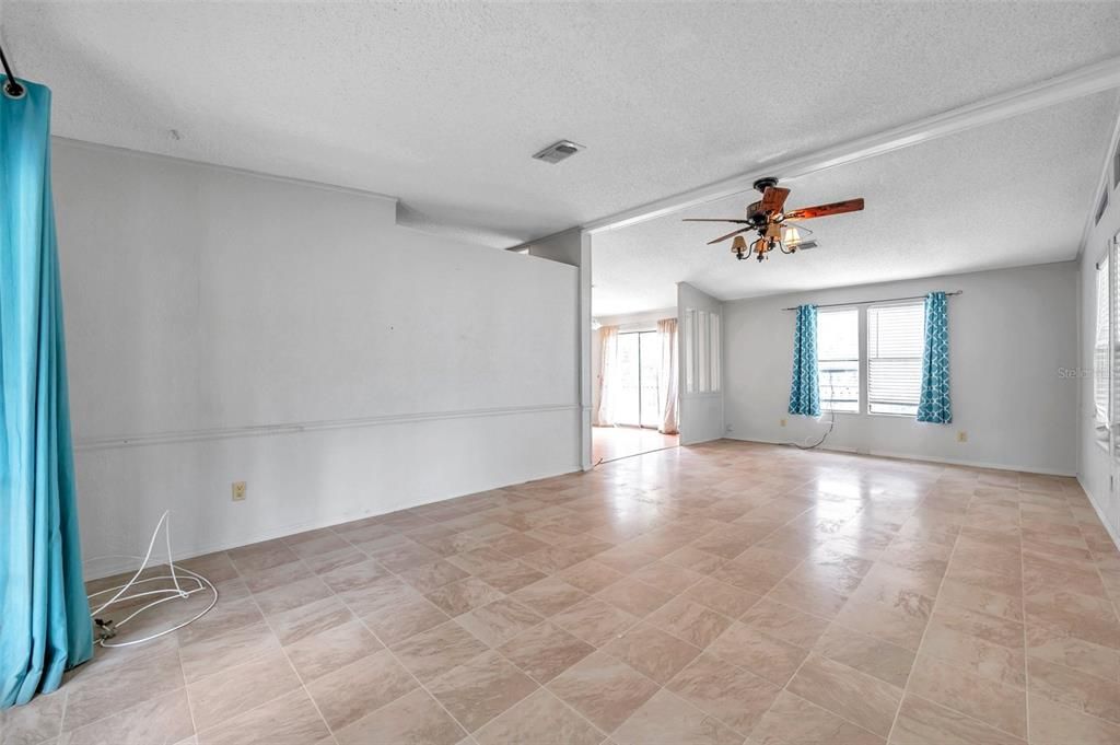 Active With Contract: $165,000 (2 beds, 2 baths, 1352 Square Feet)