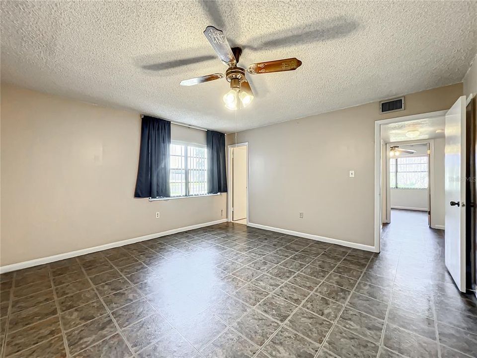 Active With Contract: $92,500 (2 beds, 2 baths, 1085 Square Feet)