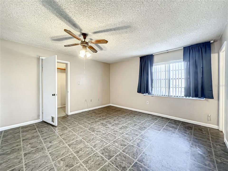 Active With Contract: $92,500 (2 beds, 2 baths, 1085 Square Feet)