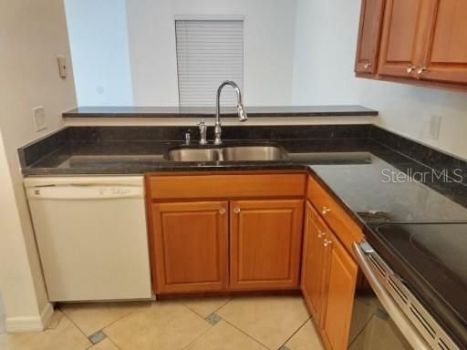 For Sale: $154,900 (1 beds, 1 baths, 820 Square Feet)