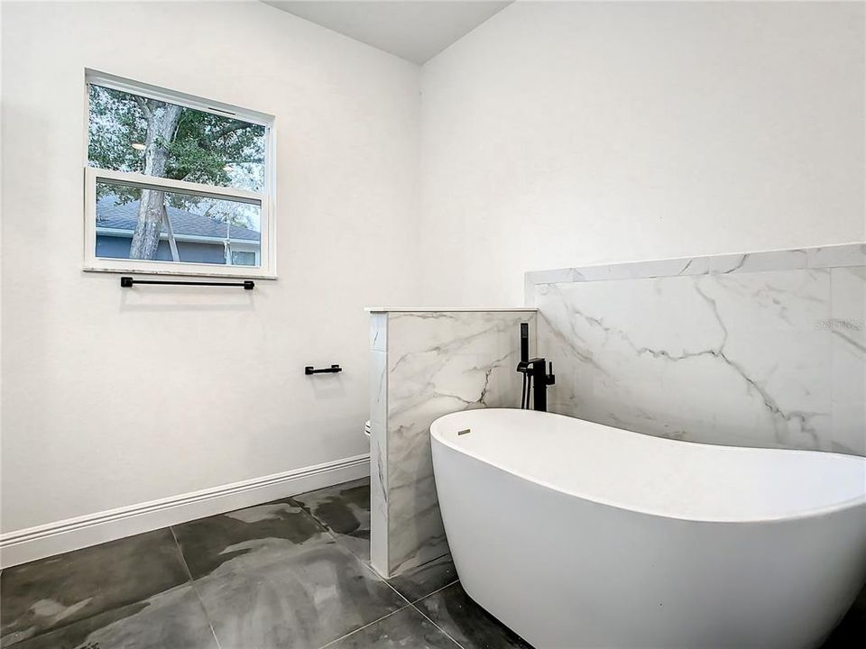 Active With Contract: $338,000 (3 beds, 2 baths, 1570 Square Feet)