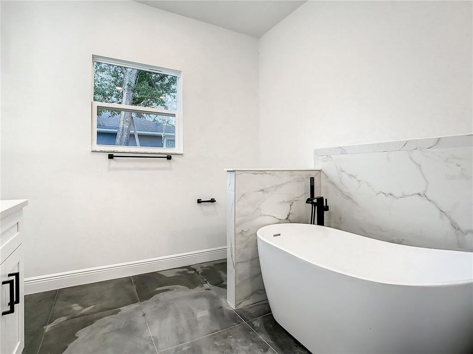 Active With Contract: $338,000 (3 beds, 2 baths, 1570 Square Feet)