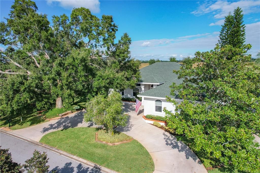 Large circular driveway